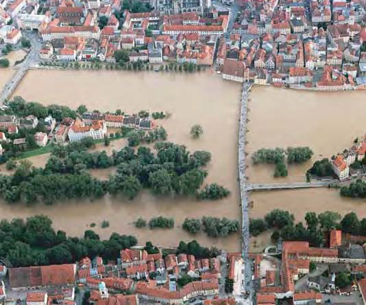 Vogelperspektive des Hochwassers in Regensburg 2002